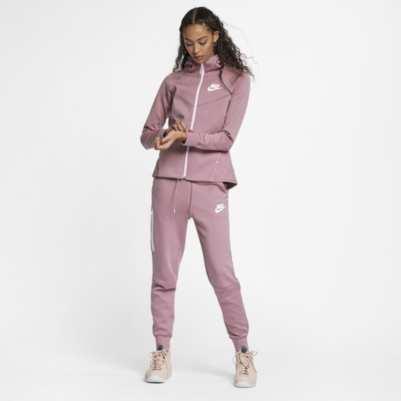 nike tech sweatsuit womens